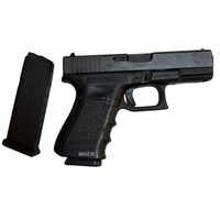 Glock 19 Gen 3 9x19 kompaktni pištolj sa magazinom prikaz kompleta na stolu