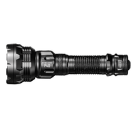 NITECORE P40 LEP lampa prikazana iz gornjeg ugla sa komandnim tasterima i detaljima kućišta