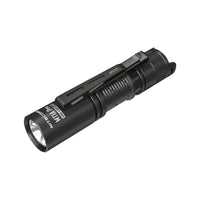 Nitecore MT1A Pro osvetljava put noću – poređenje jačine svetla od 800 lumena i dometa od 250 metara.