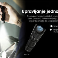 Kompaktna EDC lampa Nitecore MT1A Pro dužine 93 mm i mase 52 g sa baterijom, prikazana u ruci.