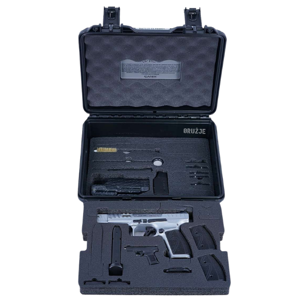 CANIK SFx RIVAL-S Chrome pištolj u ruci, takmičarski model za IPSC i sportsko streljaštvo