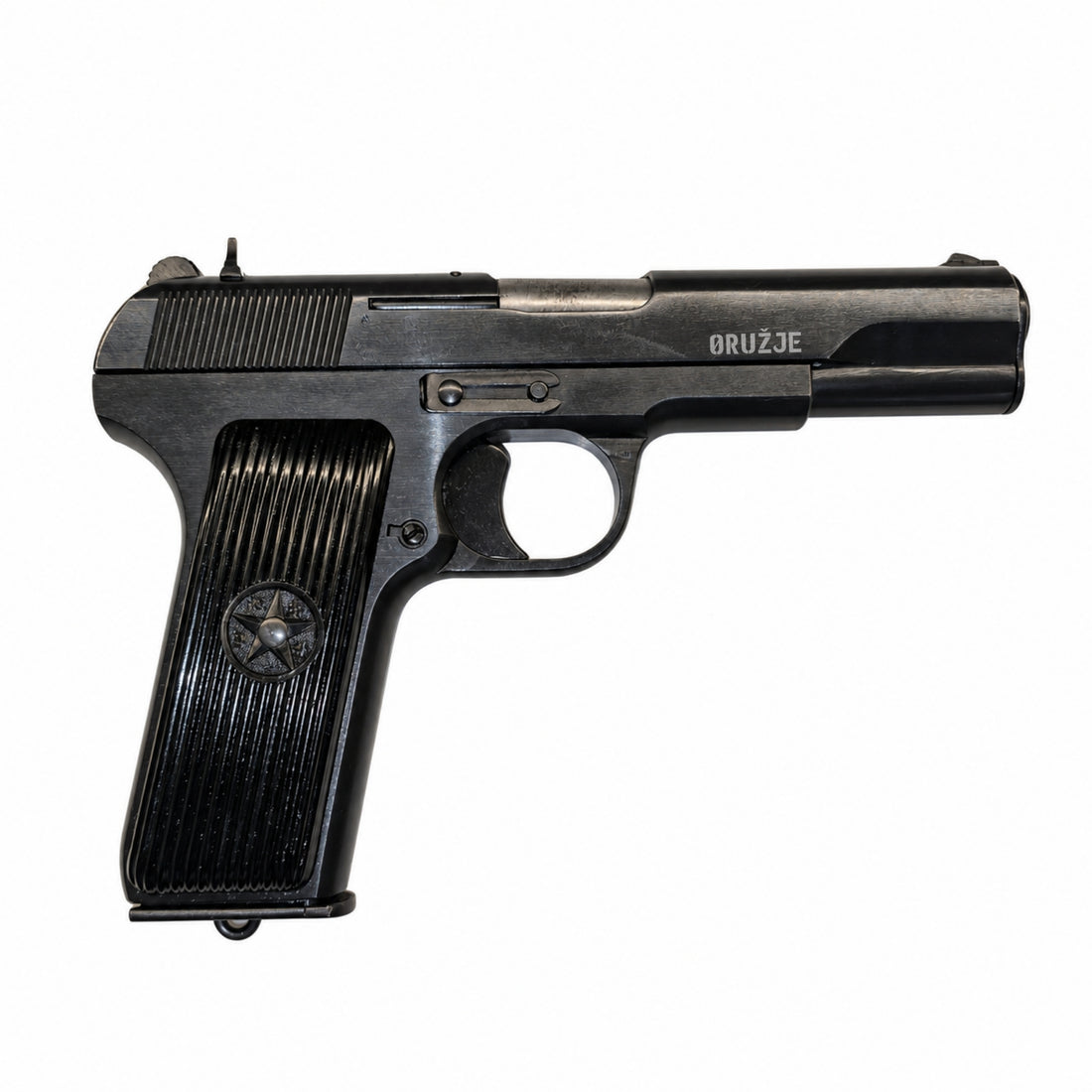 1. Zastava M57 „Tetka“, leva strana jugoslovenskog pištolja sa oznakom 7.62mm M57 na navlaci i prepoznatljivom zvezdom na rukohvatu.